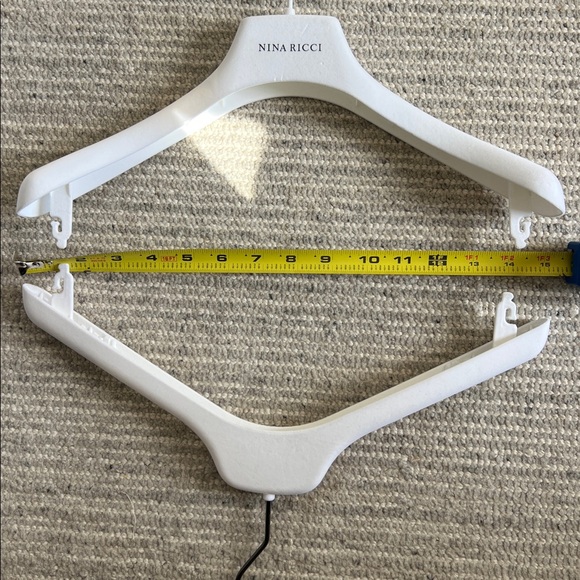 Nina Ricci white velvet clothes hangers (set of 2) - Picture 4 of 5